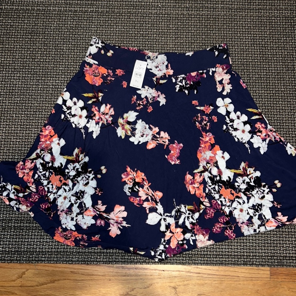 ❄️NWT LOFT floral print skirt.‎  Size M